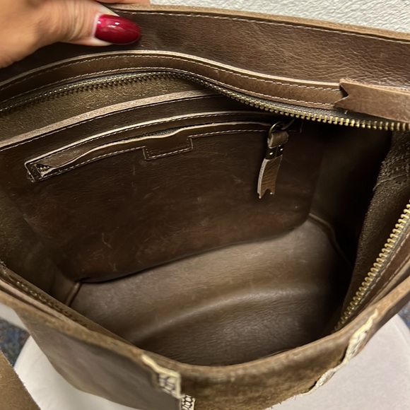 Madewell The Transport Bucket Bag: Suede Inset Edition - Picture 9 of 13